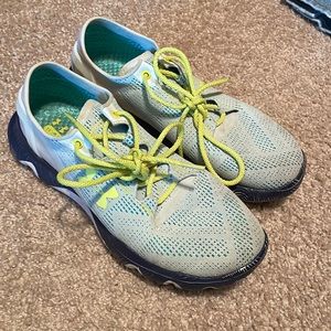 Womens under armour sneaker. Size 7